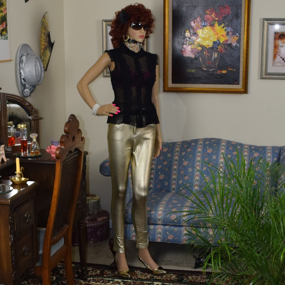 TIGHT GOLD PANTS